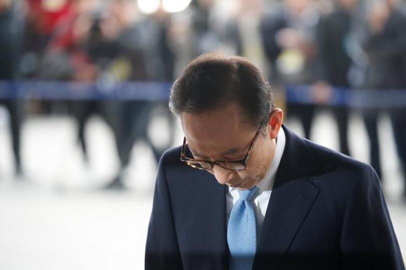 ■李明博昨到首爾中央地方檢察廳接受問話。
■李明博昨到首爾中央地方檢察廳接受問話。