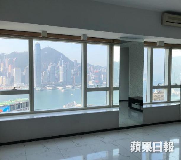 ■姚君達剛買入的名鑄41樓F室單位，享有維港煙花海景。
