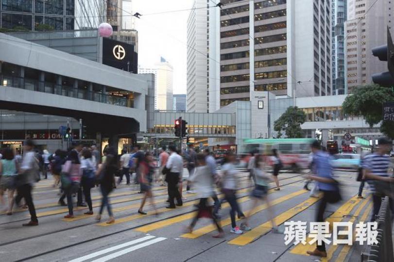 ■調查顯示,35至44歲僱員的每月工資中位數最高,達19,700元。資料圖片
■調查顯示,35至44歲僱員的每月工資中位數最高,達19,700元。資料圖片