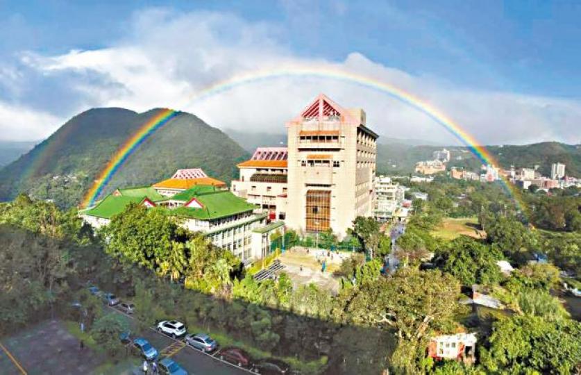 ■彩虹高掛文化大學9小時,創健力士世界紀錄。
■彩虹高掛文化大學9小時,創健力士世界紀錄。