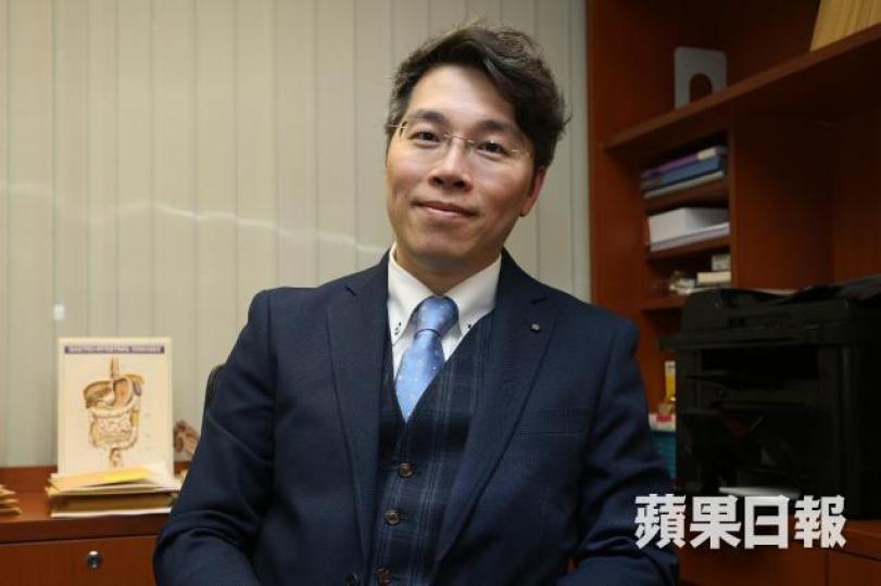 ■醫生姚志謙指,胃痛除因胃酸過多致胃潰瘍外,亦可能是感染了幽門螺旋菌。李潤芳攝 ■醫生姚志謙指,胃痛除因胃酸過多致胃潰瘍外,亦可能是感染了幽門螺旋菌。李潤芳攝