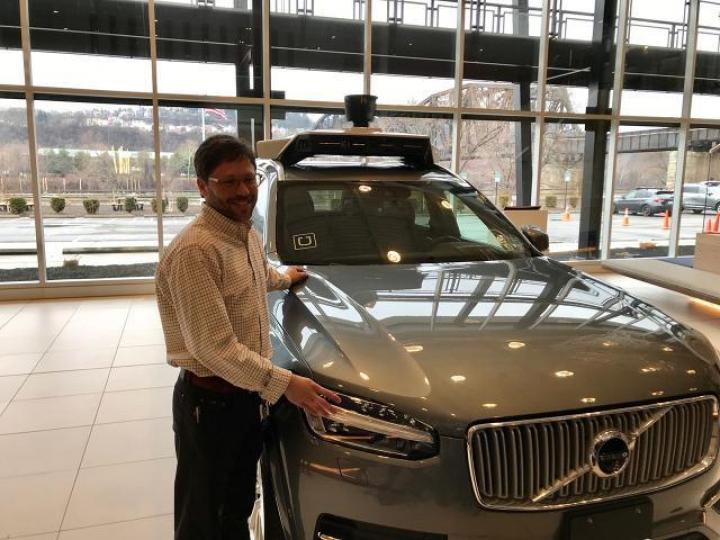 ■Eric Meyhofer展示Uber與Volvo合作研發的無人車。
■Eric Meyhofer展示Uber與Volvo合作研發的無人車。