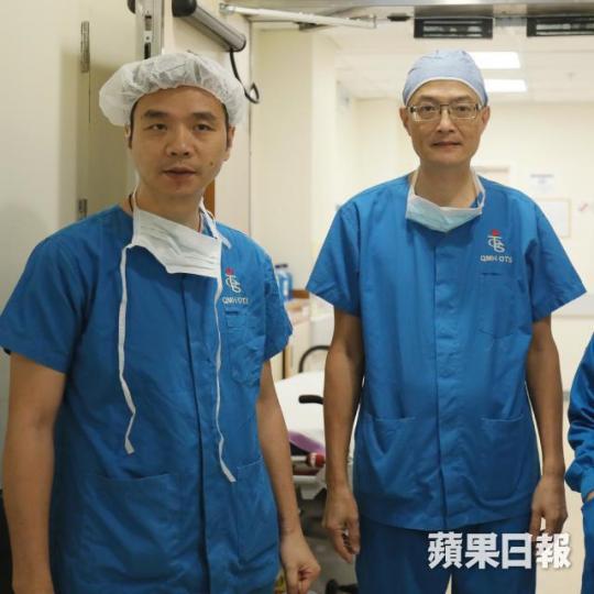 ■吳國際(左)去年在換肝手術中離開、讓病人白等3小時。資料圖片
■吳國際(左)去年在換肝手術中離開、讓病人白等3小時。資料圖片