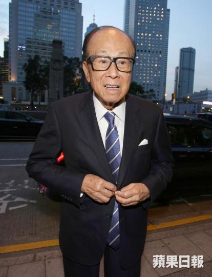 ■超人由當年行街仔到香港首富,完美展示人類賺錢能力嘅極限。 資料圖片
■超人由當年行街仔到香港首富,完美展示人類賺錢能力嘅極限。 資料圖片