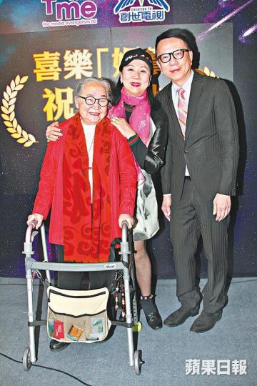 ■(左起)小金子、奚秀蘭及葉家寶將為創世電視拍攝節目。
■(左起)小金子、奚秀蘭及葉家寶將為創世電視拍攝節目。