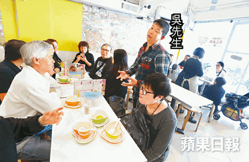 ■過時過節,街坊都會來甜品屋聚腳。
■過時過節,街坊都會來甜品屋聚腳。