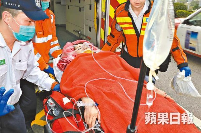 ■事主丈夫聞噩耗掩面痛哭。
■事主丈夫聞噩耗掩面痛哭。