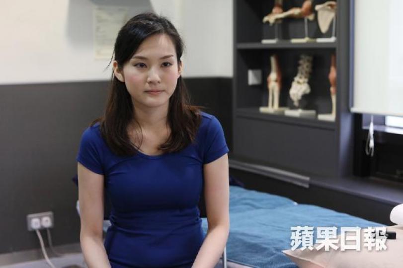 ■物理治療師周夏茵稱,操肌時宜上下肢肌肉作交替訓練,以預防肩膊受傷。黃文邦攝 ■物理治療師周夏茵稱,操肌時宜上下肢肌肉作交替訓練,以預防肩膊受傷。黃文邦攝