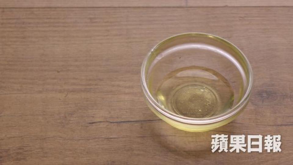 ■橄欖油所含有的「不必需脂肪酸」,對於降總膽固醇和壞膽固醇的作用,不及可從果仁或魚類攝取的多元不飽和脂肪酸。 ■橄欖油所含有的「不必需脂肪酸」,對於降總膽固醇和壞膽固醇的作用,不及可從果仁或魚類攝取的多元不飽和脂肪酸。