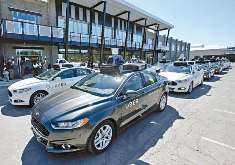 ■Uber自動車車隊早前在匹茲堡測試。路透社
■Uber自動車車隊早前在匹茲堡測試。路透社