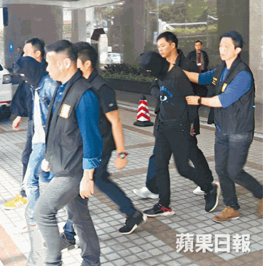 ■司警將涉案疑犯拘捕帶署。
■司警將涉案疑犯拘捕帶署。