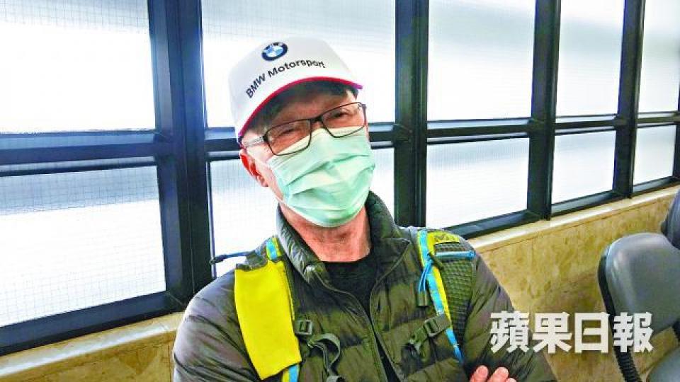 ■穎楠的父親昨在醫院守候整天。
■穎楠的父親昨在醫院守候整天。