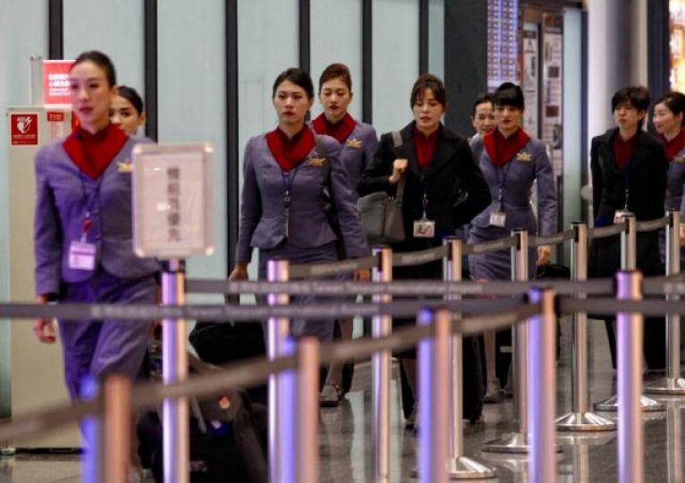 ■中華航空擬派實習空服員上機工作;圖為華航空服員。 台灣《蘋果日報》
■中華航空擬派實習空服員上機工作;圖為華航空服員。 台灣《蘋果日報》