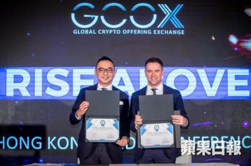■奧雲(右)噚日來港宣佈將會推出Owen Coin。左為GCOX行政總裁林國平。
■奧雲(右)噚日來港宣佈將會推出Owen Coin。左為GCOX行政總裁林國平。