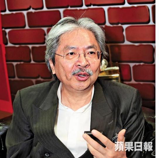 ■2011年政府公佈全民派6,000元,不少長者到銀行排隊交申請表。
■2011年政府公佈全民派6,000元,不少長者到銀行排隊交申請表。
