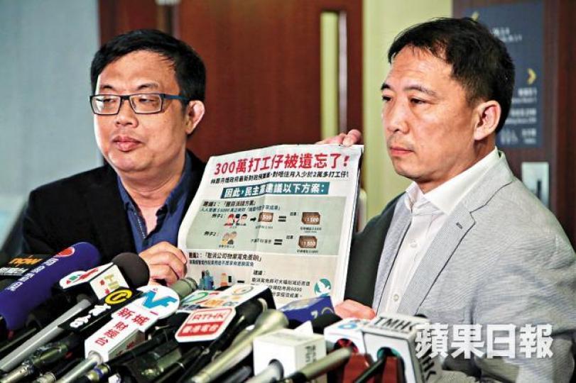 ■民主黨主席胡志偉(右)促政府將派錢金額加碼至6,000元。袁志中攝
■民主黨主席胡志偉(右)促政府將派錢金額加碼至6,000元。袁志中攝
