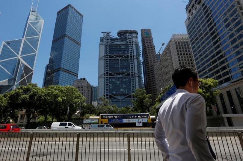 ■港匯近日在7.85邊緣徘徊,一旦觸及即啟動弱方兌換保證,令港美息差收窄。資料圖片 ■港匯近日在7.85邊緣徘徊,一旦觸及即啟動弱方兌換保證,令港美息差收窄。資料圖片
