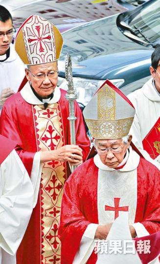 ■湯漢(左)日前不點名批評反對主教任命協議的陳日君(右)。資料圖片
■湯漢(左)日前不點名批評反對主教任命協議的陳日君(右)。資料圖片
