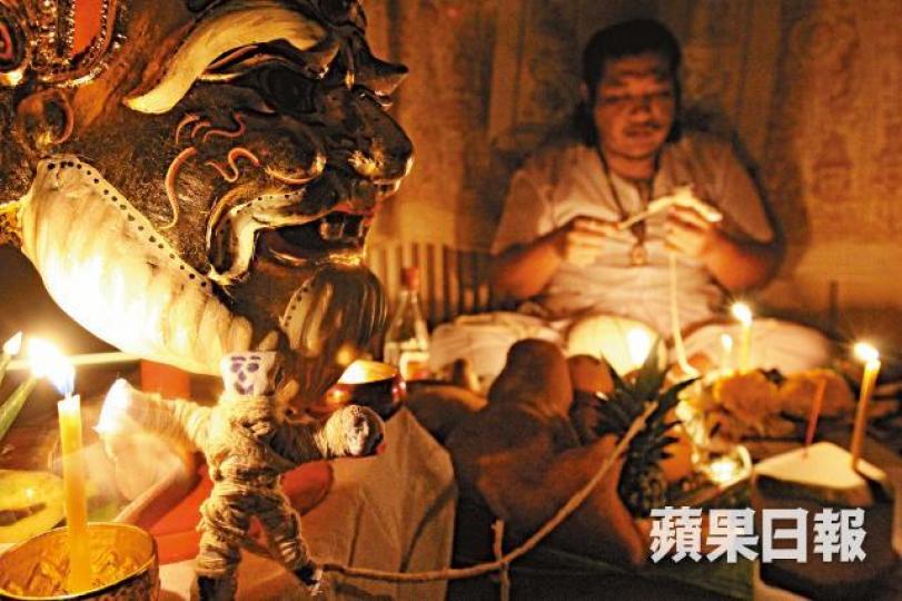 ■佛牌店主泰哥指,每月平均有一至兩名男女查詢如何落情降。
■佛牌店主泰哥指,每月平均有一至兩名男女查詢如何落情降。
