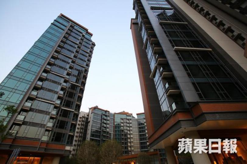 ■屯門滿名山兩年前一個三房戶,呎價約1.18萬元,最近同座較低層單位成交呎價已升至1.36萬元。彭大偉攝
■屯門滿名山兩年前一個三房戶,呎價約1.18萬元,最近同座較低層單位成交呎價已升至1.36萬元。彭大偉攝