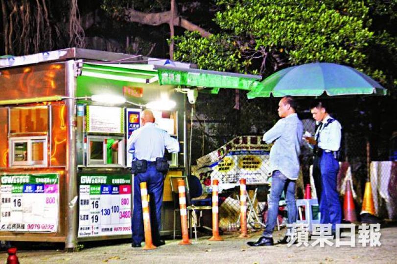 ■司機在場協助警方調查。鄭文輝攝 ■司機在場協助警方調查。鄭文輝攝