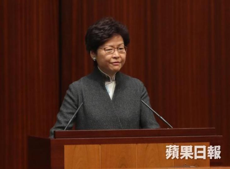 ■林鄭稱從無公開說過如何處理領展、港鐵及強積金對沖這「三座大山」的言論,形容領展問題非常困難,因要尊重商業社會和私有產權。 ■林鄭稱從無公開說過如何處理領展、港鐵及強積金對沖這「三座大山」的言論,形容領展問題非常困難,因要尊重商業社會和私有產權。