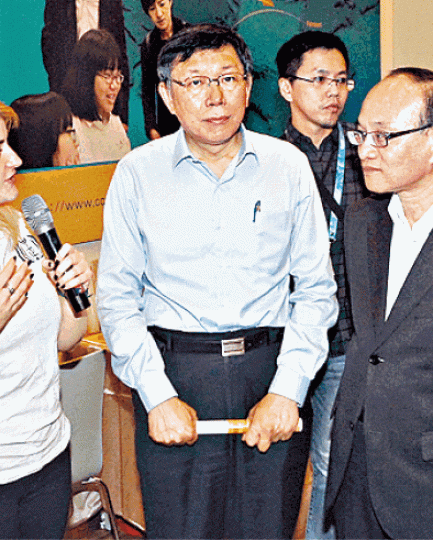 ■向柯文哲丟鞋的台灣獨立建國大旗隊成員郭建國。台灣《蘋果日報》
■向柯文哲丟鞋的台灣獨立建國大旗隊成員郭建國。台灣《蘋果日報》