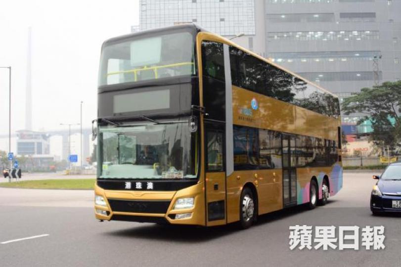 ■港珠澳大橋今年內通車,來往香港至澳門及珠海的穿梭巴預計每程票價約港幣80元。 ■港珠澳大橋今年內通車,來往香港至澳門及珠海的穿梭巴預計每程票價約港幣80元。