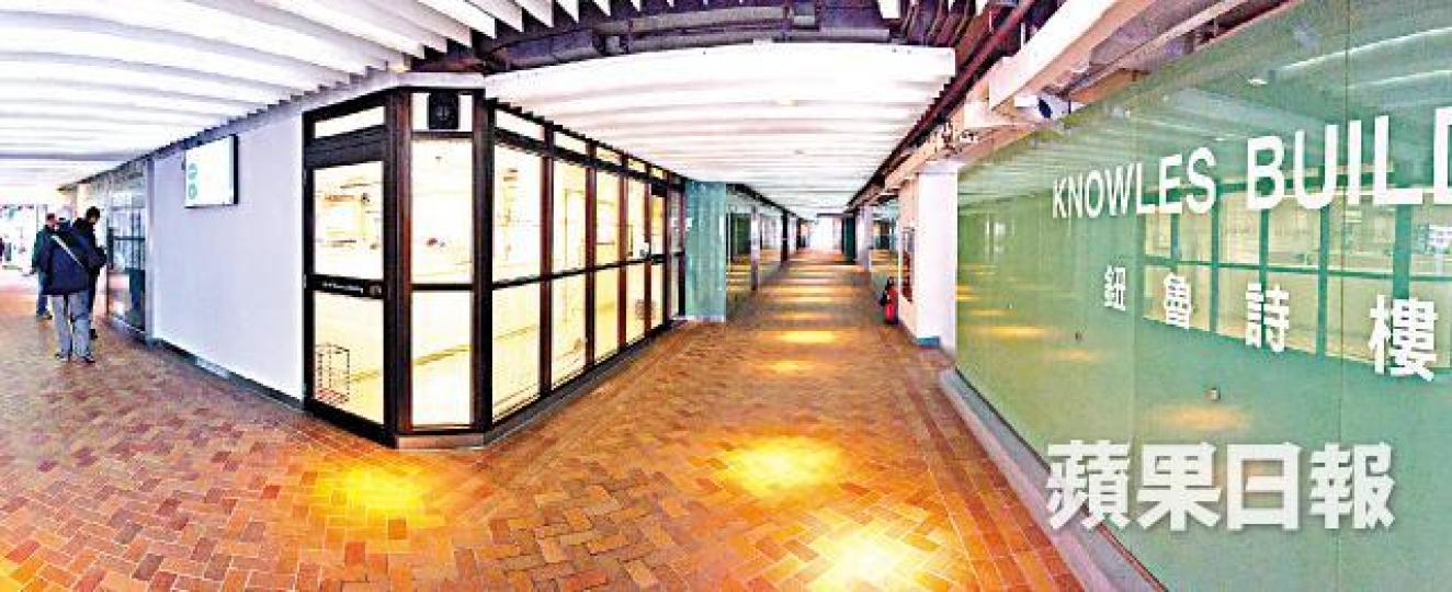 ■港大鈕魯詩樓UG層原為停車場,車位被僭建成辦公室。何家達攝 ■港大鈕魯詩樓UG層原為停車場,車位被僭建成辦公室。何家達攝