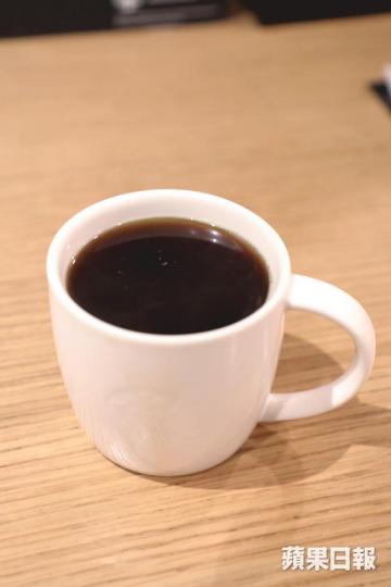 ■黑咖啡每千克僅3至13微克丙烯酰胺,遠比薯片的每千克含1,300至1,700微克低。 ■黑咖啡每千克僅3至13微克丙烯酰胺,遠比薯片的每千克含1,300至1,700微克低。
