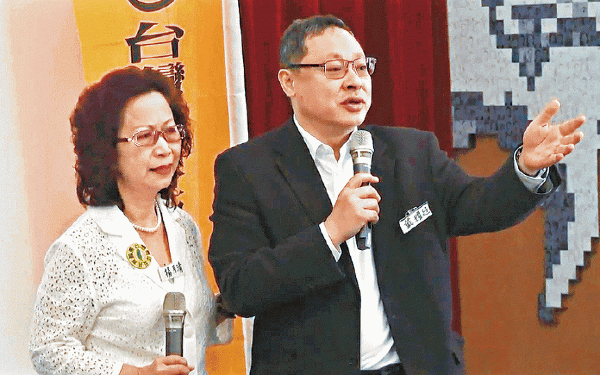 ■戴耀廷於本月25日到台灣出席論壇;旁為主持楊月清。互聯網 ■戴耀廷於本月25日到台灣出席論壇;旁為主持楊月清。互聯網