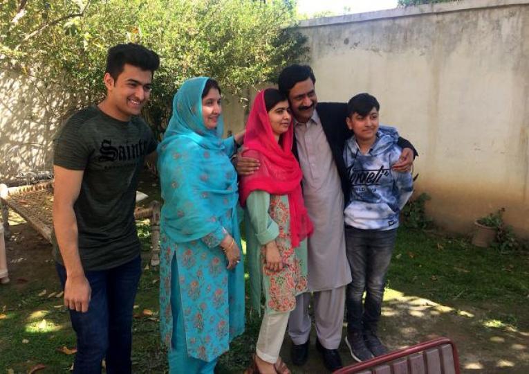 _e123_C6UH08_malala01