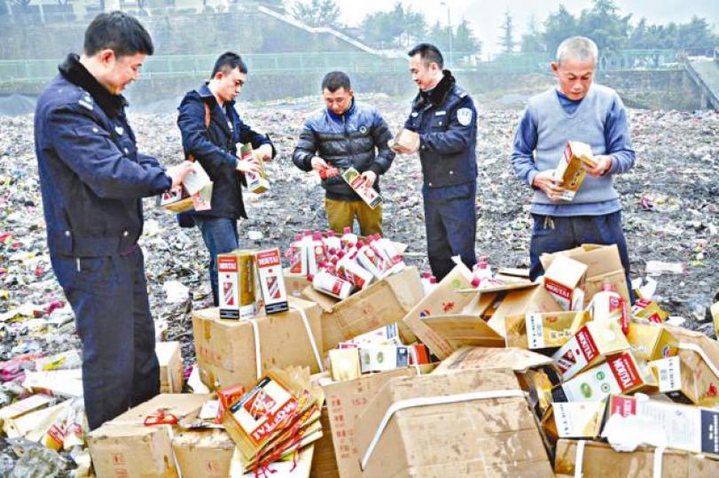 ■內地執法部門經常撿獲假茅台。資料圖片 ■內地執法部門經常撿獲假茅台。資料圖片