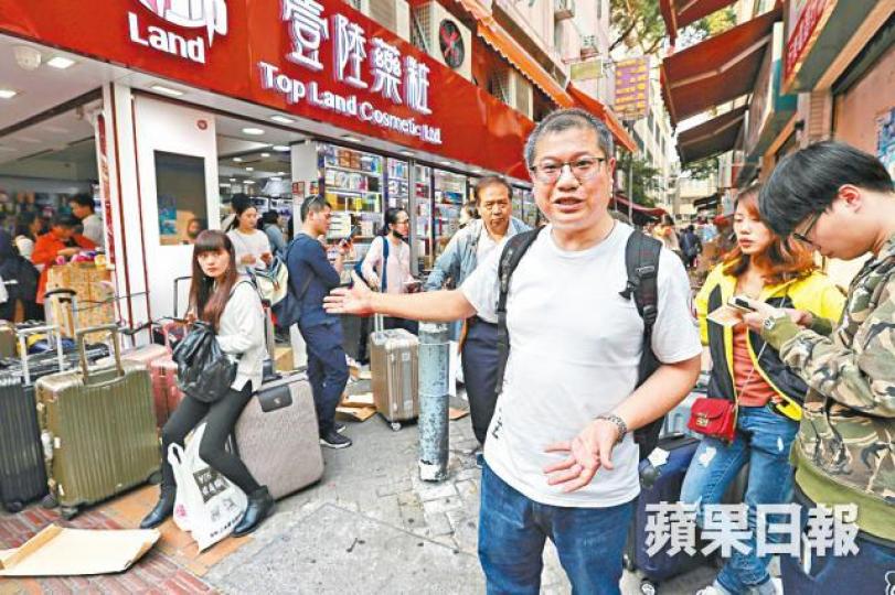 ■北區水貨客關注組發言人梁金成直言,至今上水水貨問題從未解決。許頌明攝 ■北區水貨客關注組發言人梁金成直言,至今上水水貨問題從未解決。許頌明攝
