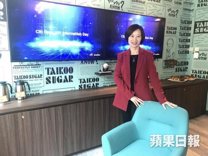 ■花旗銀行香港區總經理伍燕儀表示與港視主席王維基一拍即合。 ■花旗銀行香港區總經理伍燕儀表示與港視主席王維基一拍即合。
