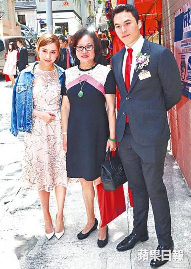 ■何猷啟擔任總理,獲三太(中)和家姐超蓮支持。■王賢誌(左)帶另一半周思聰現身。 ■何猷啟擔任總理,獲三太(中)和家姐超蓮支持。■王賢誌(左)帶另一半周思聰現身。