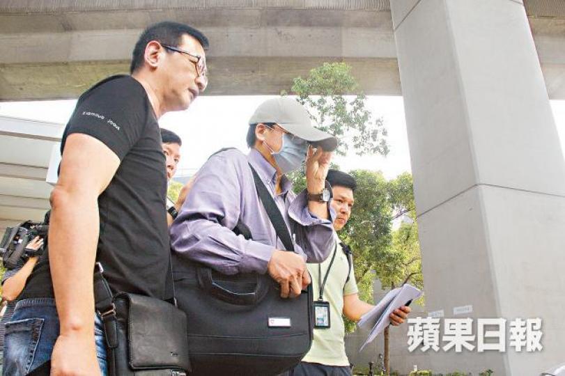 ■潘父昨到葵涌殮房認屍。詹家志攝 ■潘父昨到葵涌殮房認屍。詹家志攝