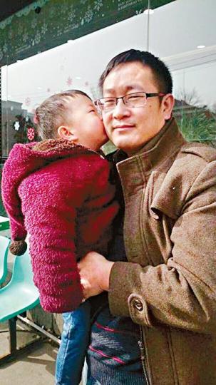 ■王全璋過去忙於維權工作,與子聚少離多。 ■王全璋過去忙於維權工作,與子聚少離多。