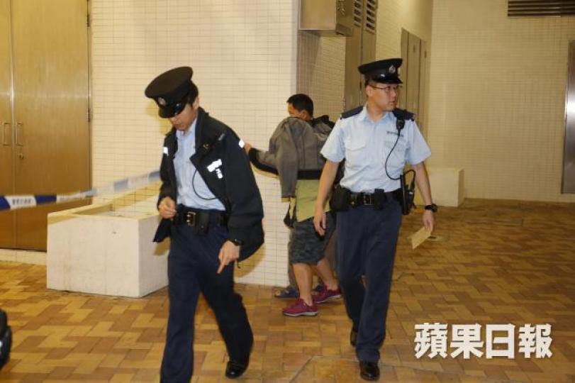 ■死者父母到場認屍,傷心不已。黃江奇攝 ■死者父母到場認屍,傷心不已。黃江奇攝