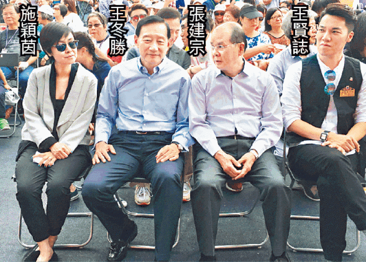 ■施穎茵同王冬勝齊齊以返工look出席活動推廣欖球。 ■施穎茵同王冬勝齊齊以返工look出席活動推廣欖球。
