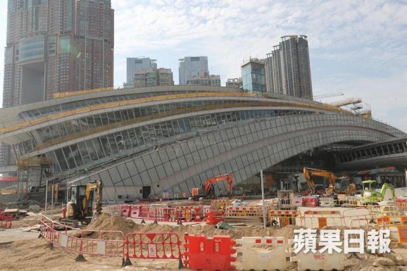 ■香港起高鐵,與其說是投資,倒不如說是出於孝心,孝敬阿爺老人家。 資料圖片 ■香港起高鐵,與其說是投資,倒不如說是出於孝心,孝敬阿爺老人家。 資料圖片
