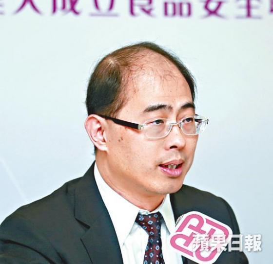 ■理大應用數學系的6名教員,最初獲學系建議全部續約,惟遭應用科學及紡織學院院長黃永德(圖)擔任主席的學院人事委員會駁回。資料圖片 ■理大應用數學系的6名教員,最初獲學系建議全部續約,惟遭應用科學及紡織學院院長黃永德(圖)擔任主席的學院人事委員會駁回。資料圖片