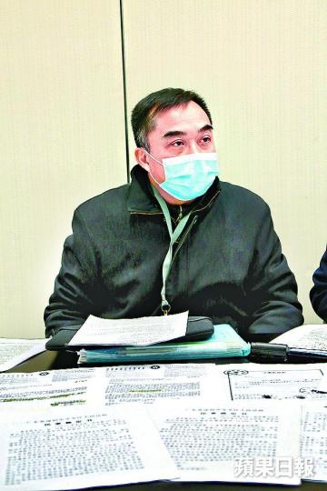 ■事主鄭先生捲匯款疑案,內地基金戶口被凍結,奔走3年無果。■鄭先生捲官司期間,稱遭公安索款方可解凍戶口。 ■事主鄭先生捲匯款疑案,內地基金戶口被凍結,奔走3年無果。■鄭先生捲官司期間,稱遭公安索款方可解凍戶口。