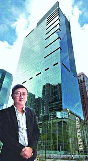 ■鄭啟文的集團2003年購入北角英皇道33號,現為商業大廈。 ■鄭啟文的集團2003年購入北角英皇道33號,現為商業大廈。