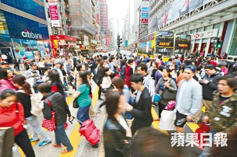■即使投資「懶人基金」,打工仔亦宜小心比較各基金的過往表現。 ■即使投資「懶人基金」,打工仔亦宜小心比較各基金的過往表現。