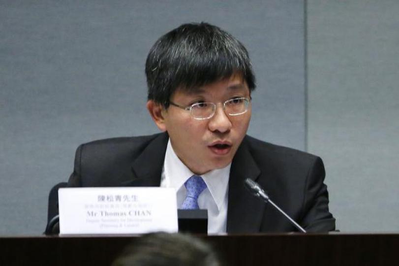 ■陳松青還預期,加快處理地產商補地價更改土地用途的申請之後,希望能為香港額外增加6萬個住宅單位。資料圖片 ■陳松青還預期,加快處理地產商補地價更改土地用途的申請之後,希望能為香港額外增加6萬個住宅單位。資料圖片