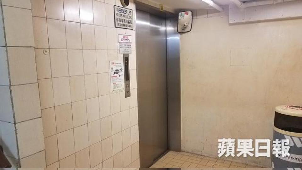 ■尖東華懋廣場使用東洋牌升降機。黎家駒攝 ■尖東華懋廣場使用東洋牌升降機。黎家駒攝