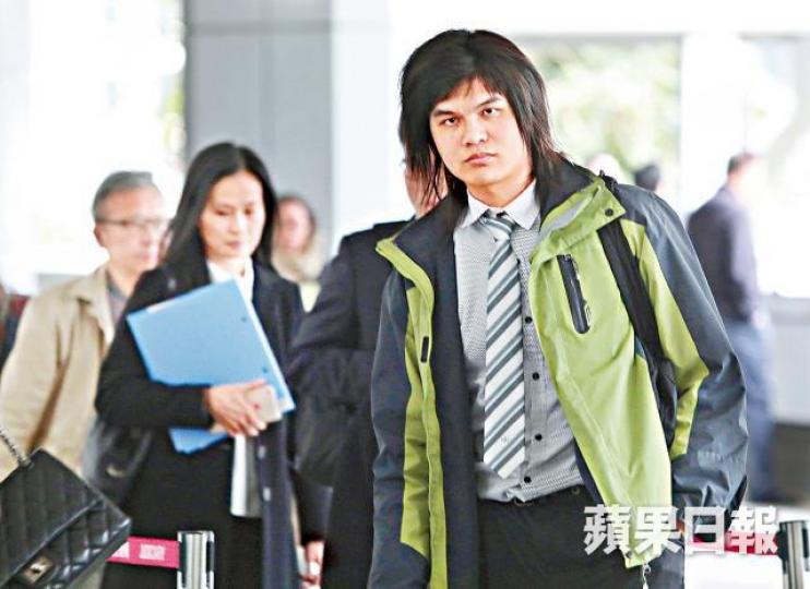 ■辯方稱被告林倫慶曾遭警員警告「唔好扮嘢」;圖為林早前出庭應訊。 ■辯方稱被告林倫慶曾遭警員警告「唔好扮嘢」;圖為林早前出庭應訊。