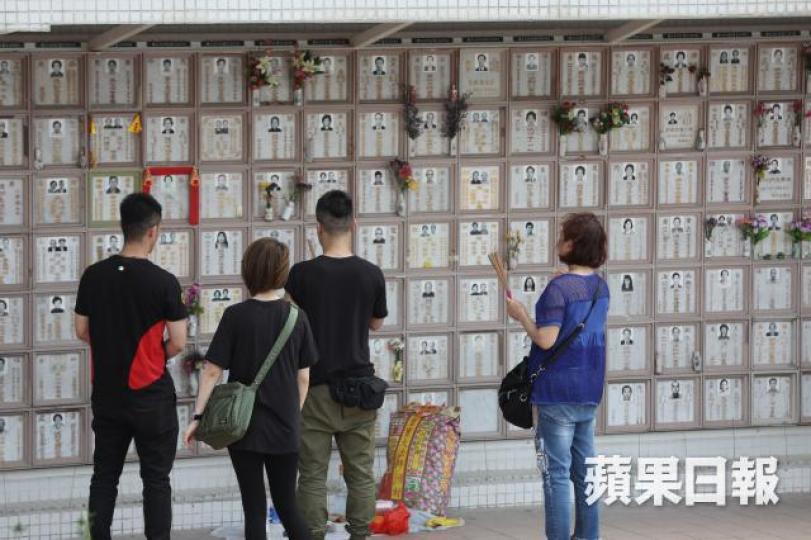 ■公眾骨灰龕位供不應求,政府擬修例增設使用期限。 ■公眾骨灰龕位供不應求,政府擬修例增設使用期限。
