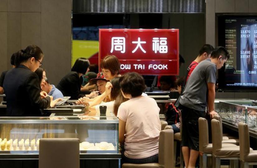 ■周大福有六成收入來自內地,所以減關稅點都唔會輸。 資料圖片 ■周大福有六成收入來自內地,所以減關稅點都唔會輸。 資料圖片
